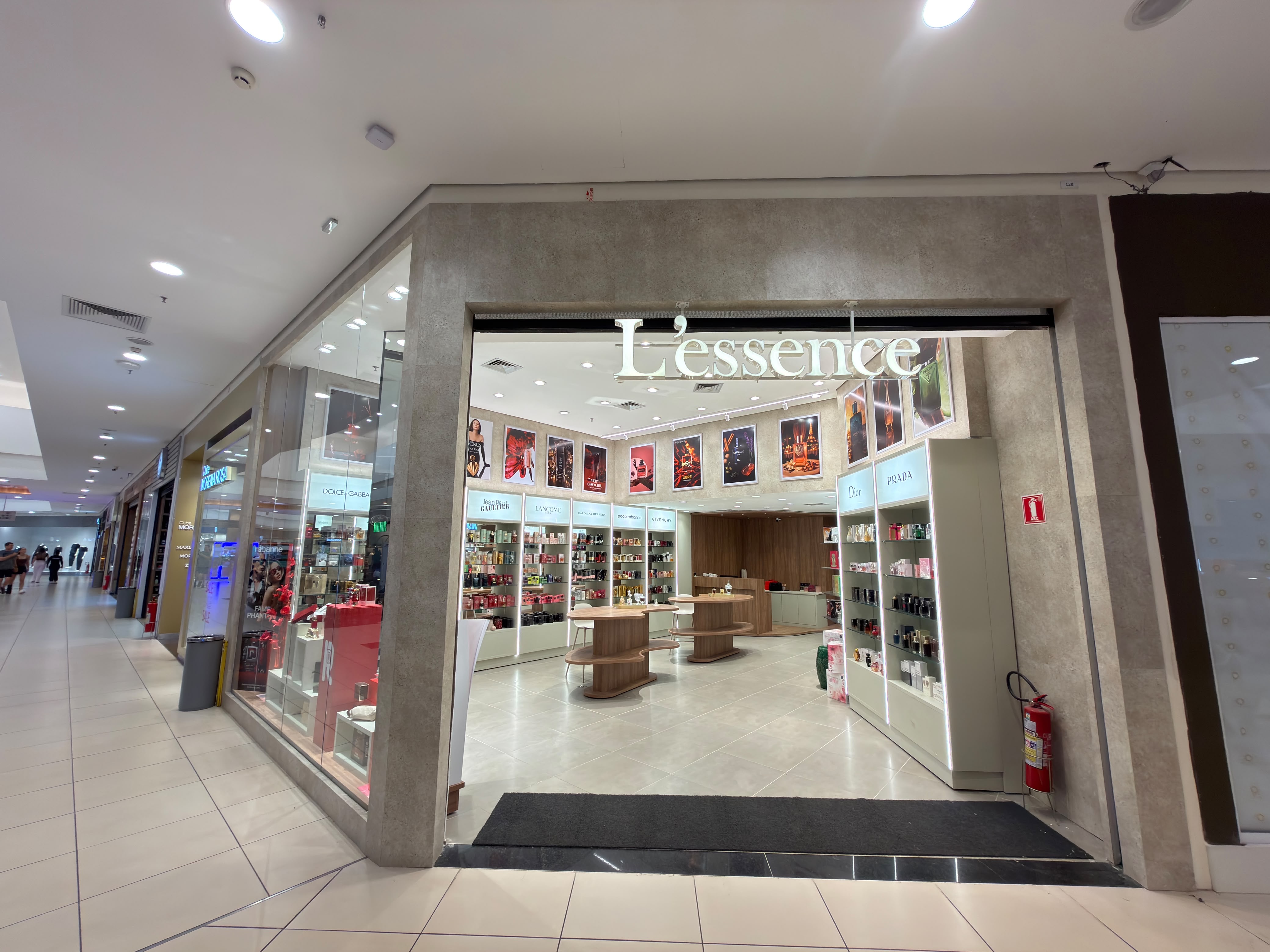 Fachada externa da L'Essence no shopping