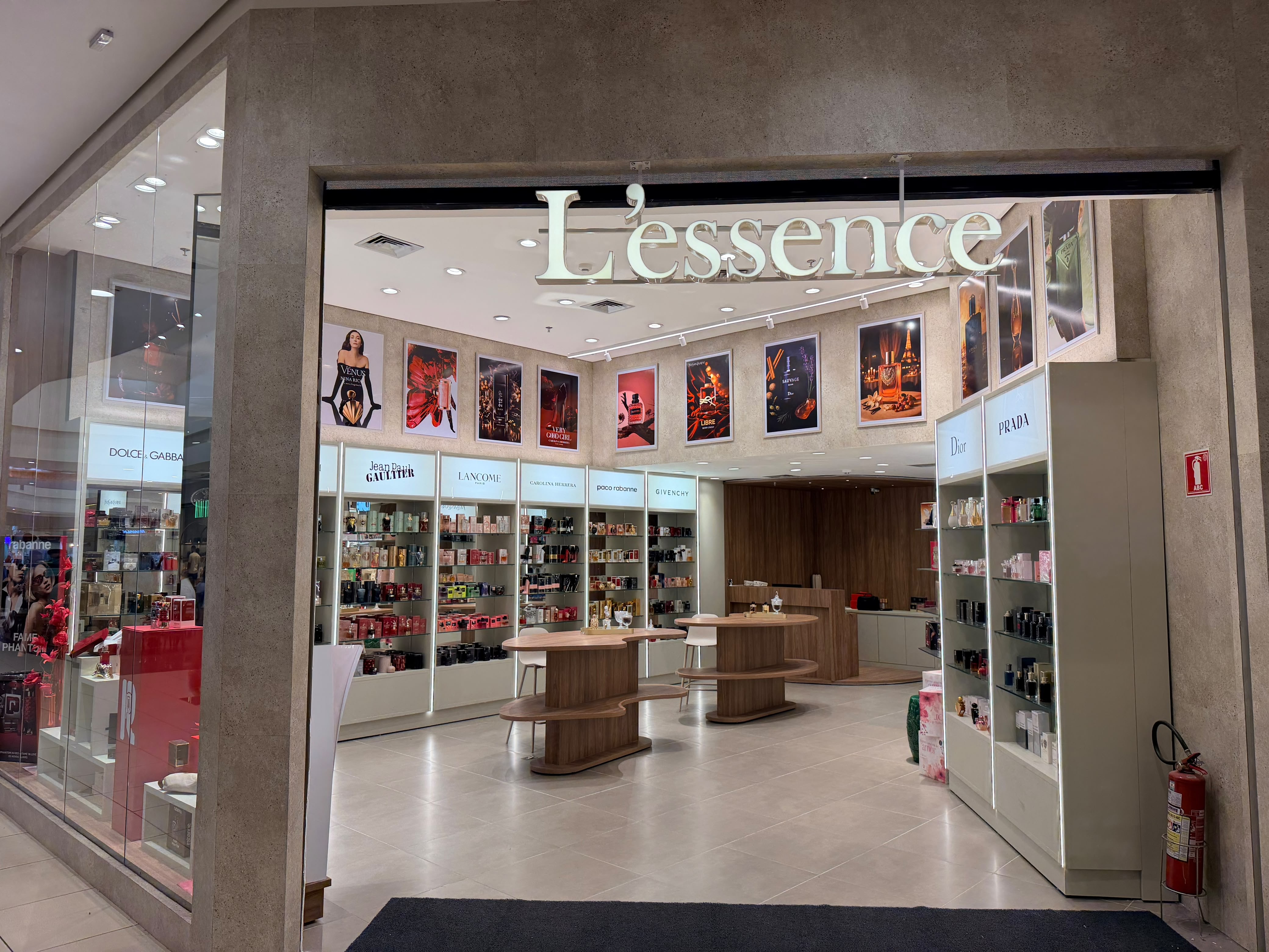 Vista externa da L'Essence Perfumaria
